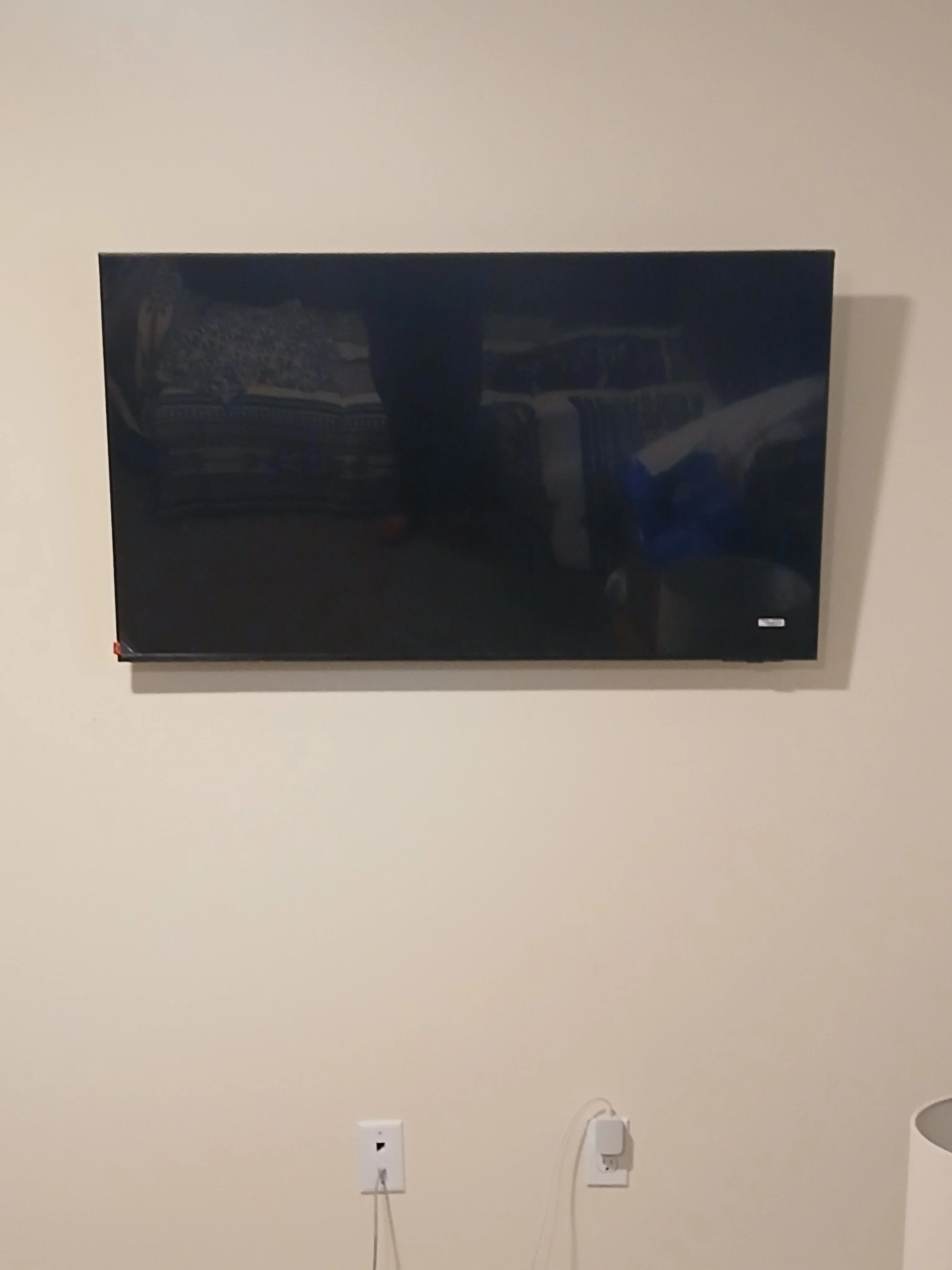 TV mounting and soundbar setup in Star